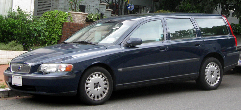 Illustration for article titled Generation Gap: FWD Volvo Wagons Edition